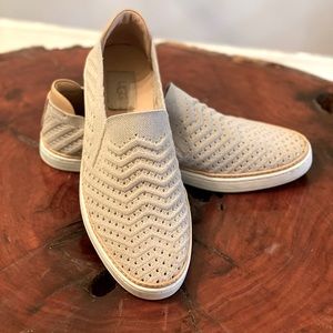 UGG Sammy Sneaker-Metallic Grey/Silver-Size 9